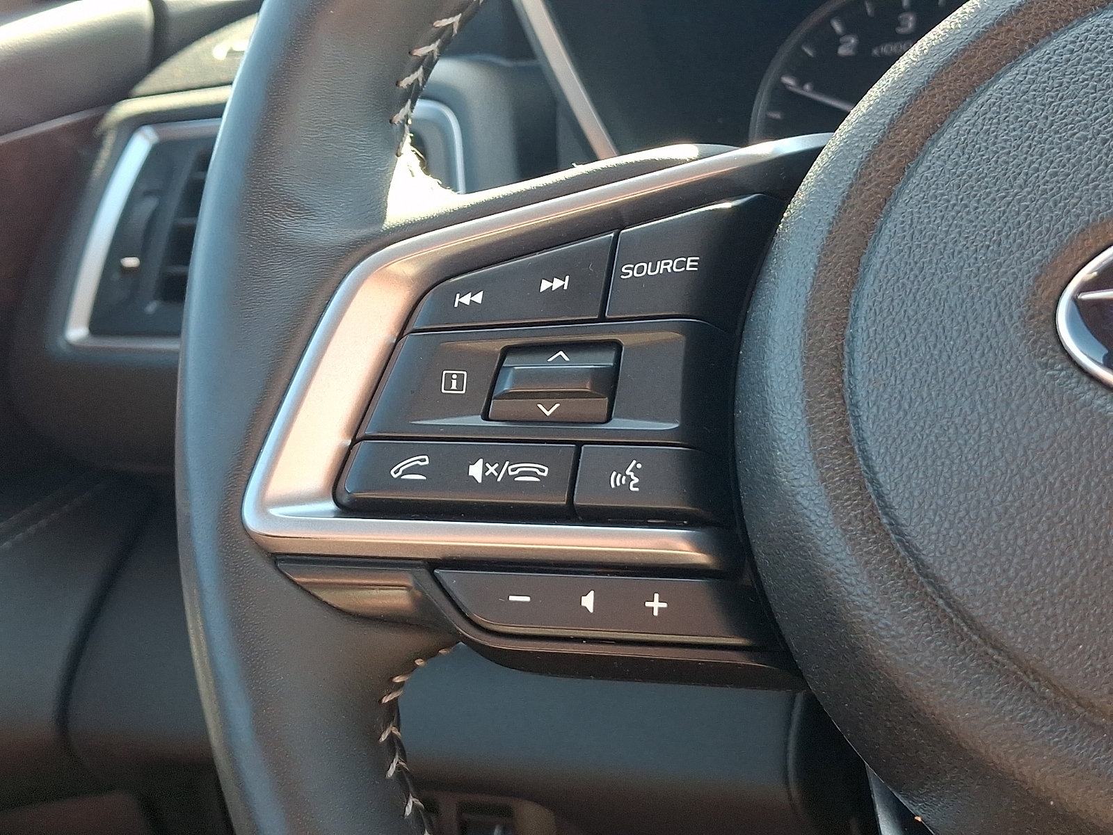 Used 2023 Subaru Ascent Touring AWD/4WD image 23