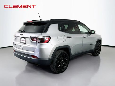 Used 2022 Jeep Compass Latitude w/ Sun and Sound Group AWD/4WD image 7