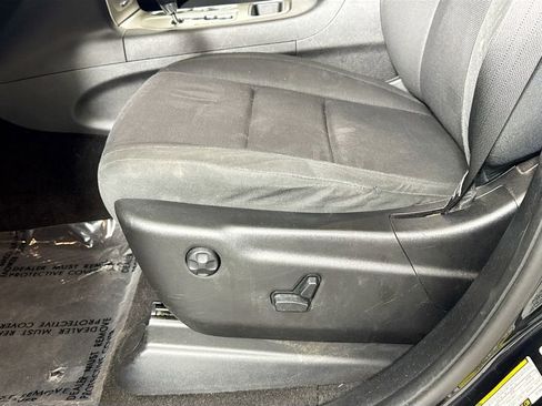 Used 2012 Jeep Grand Cherokee Laredo w/ Laredo E Group AWD/4WD image 18