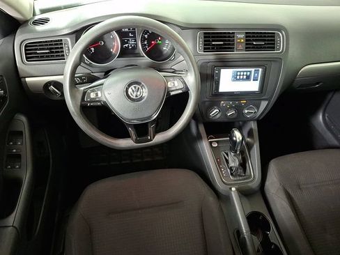 Used 2015 Volkswagen Jetta SE FWD image 2