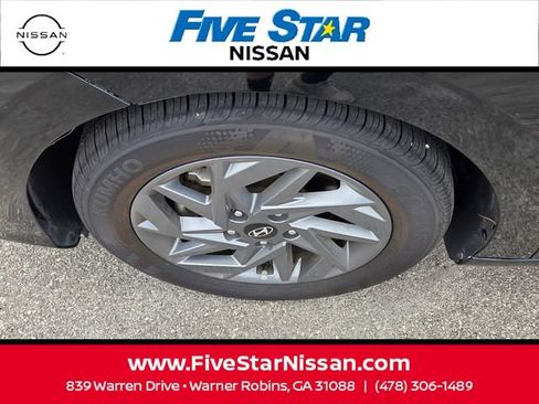 Used 2024 Hyundai Elantra SEL FWD image 15