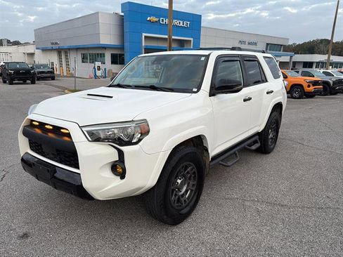 Used 2020 Toyota 4Runner Venture w/ Moonroof Package image 3