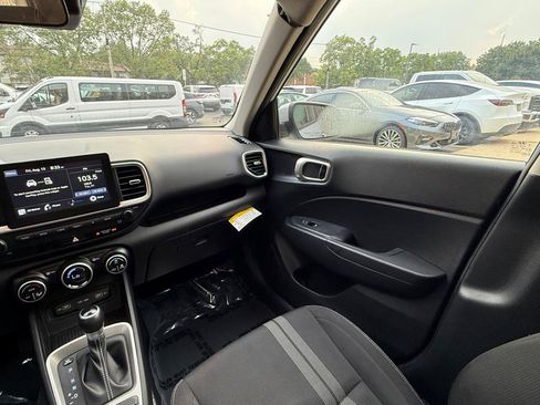 Used 2022 Hyundai Venue SEL FWD image 18