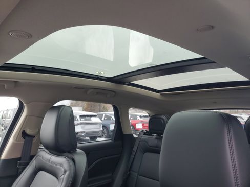 New 2026 Lincoln Corsair Premiere image 11