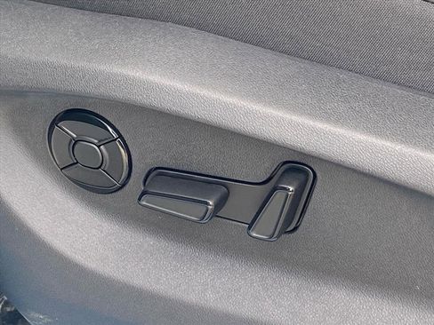 New 2026 Volkswagen Tiguan SE image 3