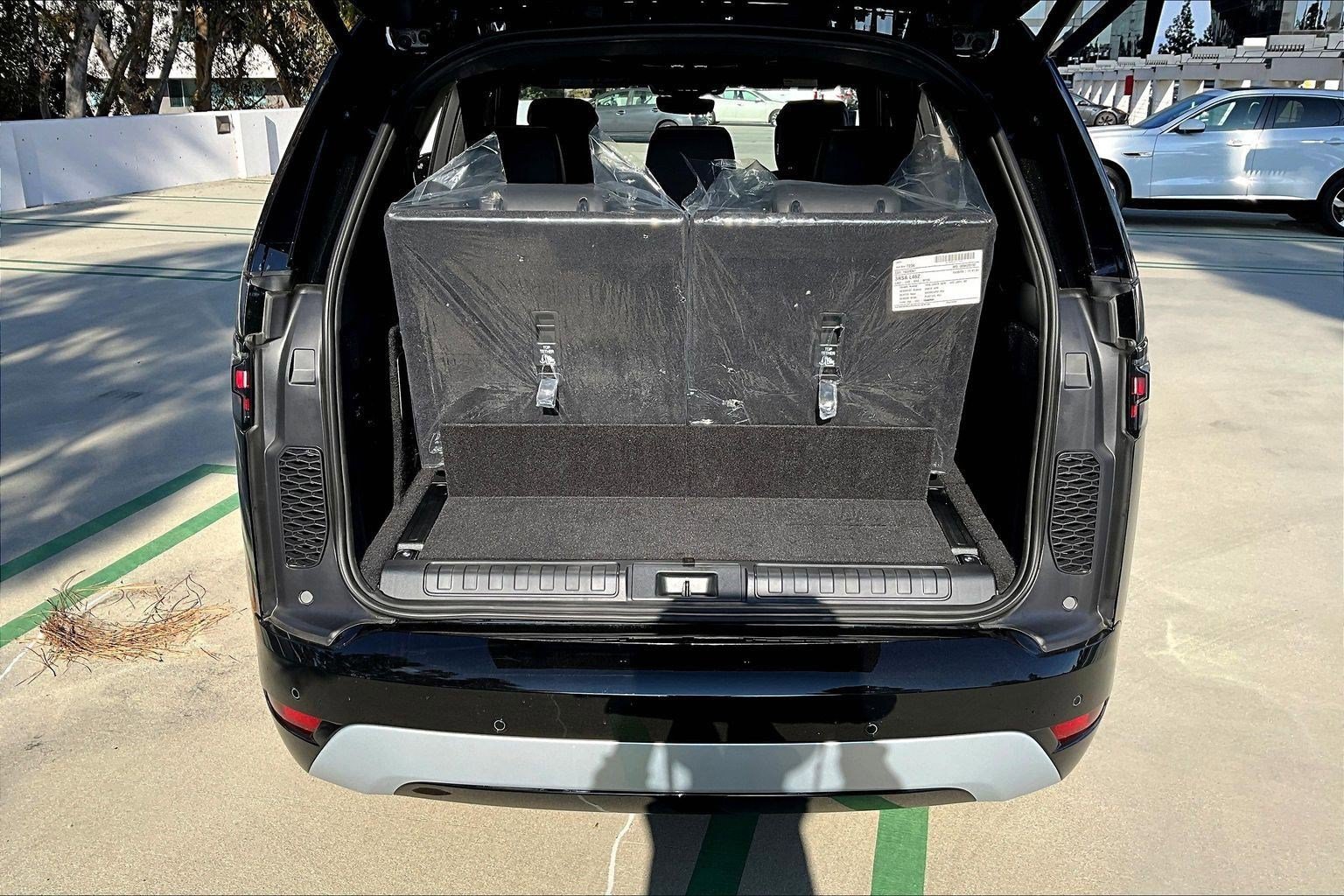New 2026 Land Rover Discovery Limited Edition AWD/4WD image 12
