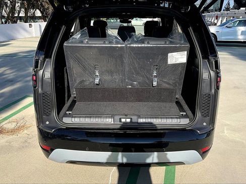 New 2026 Land Rover Discovery Limited Edition image 12