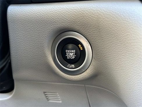 Certified 2020 Chrysler Pacifica Touring w/ Advanced Safetytec Group image 22