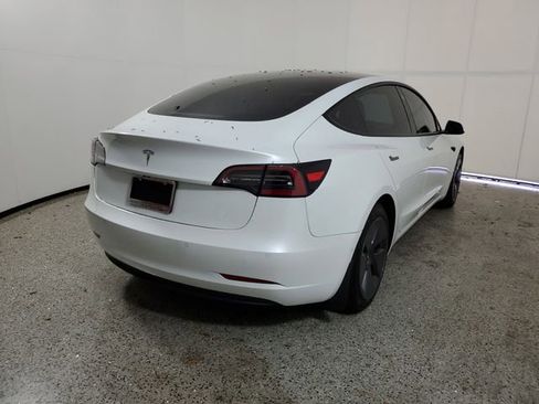 Used 2022 Tesla Model 3 Standard Range image 5