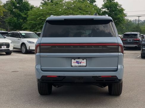 New 2026 Lincoln Navigator Reserve AWD/4WD image 4