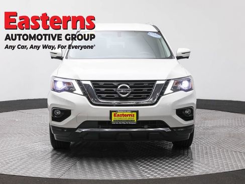 Used 2020 Nissan Pathfinder SL AWD/4WD image 2