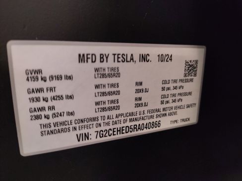 Used 2024 Tesla Cybertruck AWD Crew Cab image 15