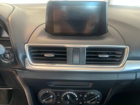 Used 2018 MAZDA MAZDA3 Sport FWD image 21