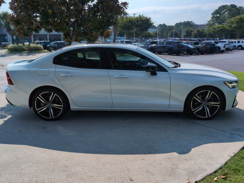 Used 2019 Volvo S60 T5 R-Design FWD image 11