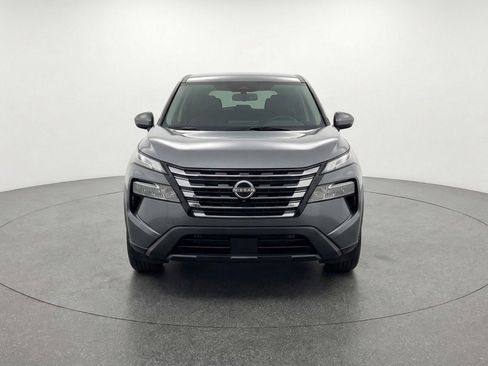 Used 2025 Nissan Rogue SV image 2