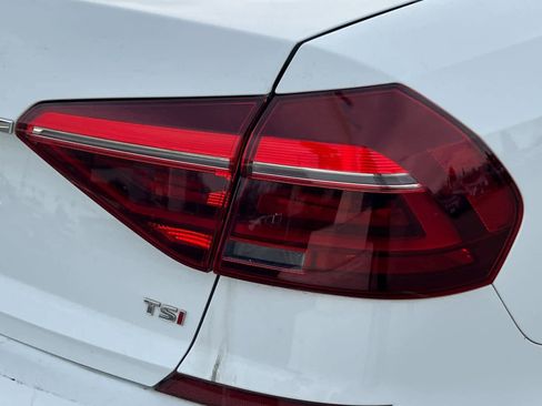 Used 2017 Volkswagen Passat 1.8T R-Line w/ R-Line Lighting Package image 17