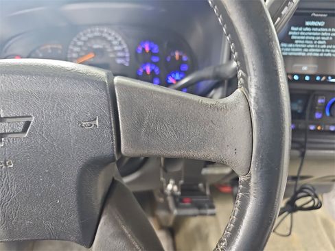 Used 2003 Chevrolet Silverado 2500 LS image 22