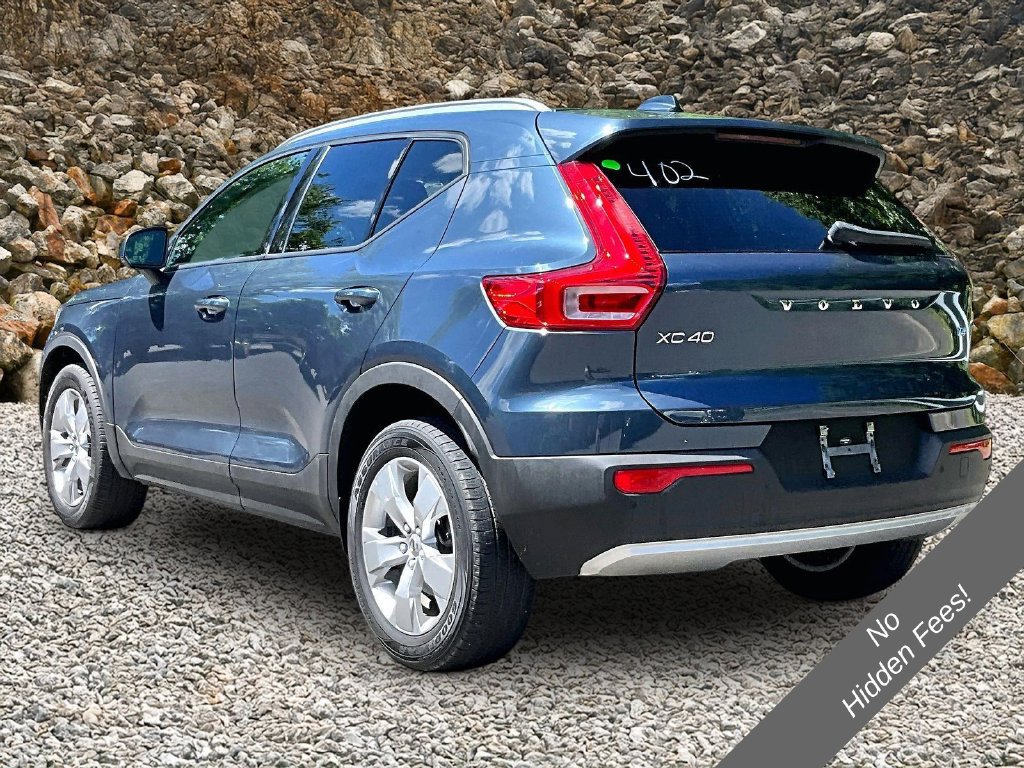 Used 2021 Volvo XC40 T4 Momentum FWD image 10