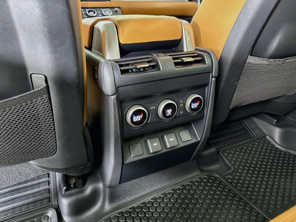 Used 2023 Land Rover Defender 130 SE AWD/4WD image 16