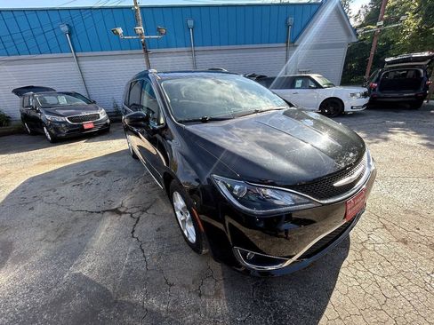 Used 2017 Chrysler Pacifica Touring-L Plus FWD image 15