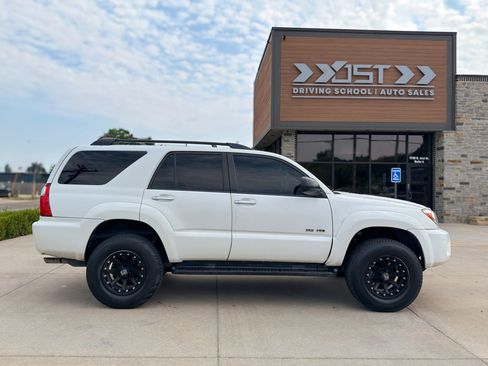Used 2008 Toyota 4Runner SR5 AWD/4WD image 9
