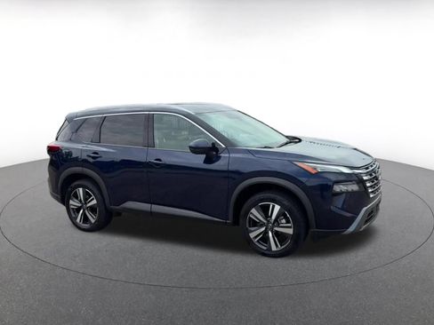 Used 2026 Nissan Rogue SL FWD image 2