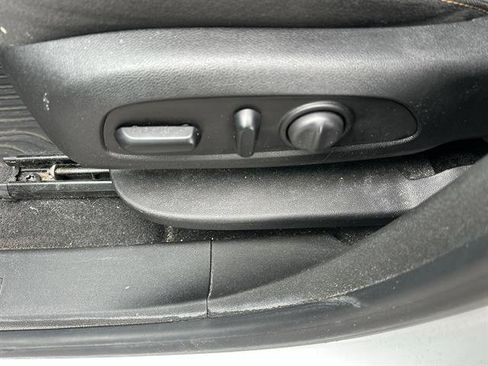 Used 2020 Chevrolet Equinox LT w/ Driver Convenience Package image 14