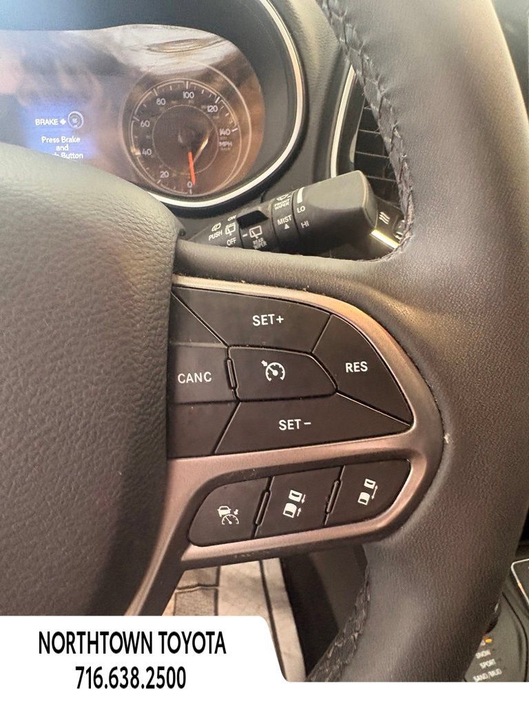 Used 2022 Jeep Cherokee Limited AWD/4WD image 18