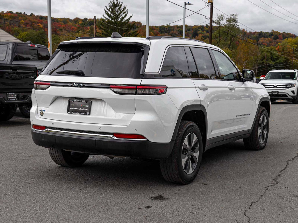 Used 2023 Jeep Grand Cherokee 4WD 4xe image 4