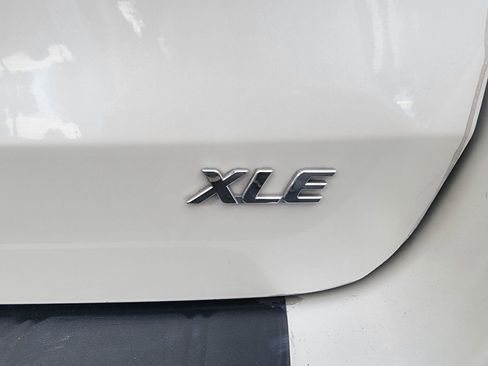 Used 2017 Toyota Sienna XLE w/ XLE Navigation Package image 5