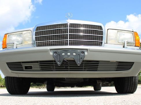 Used 1990 Mercedes-Benz 300 SE image 5