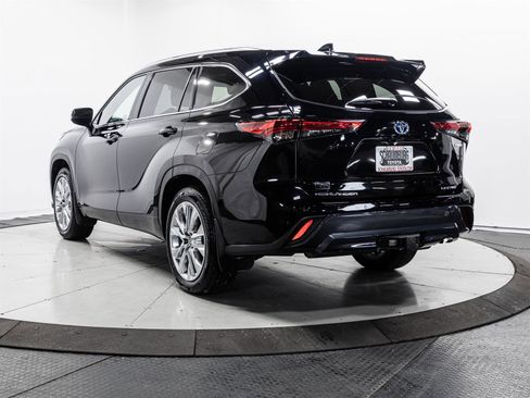 Used 2023 Toyota Highlander Limited image 10