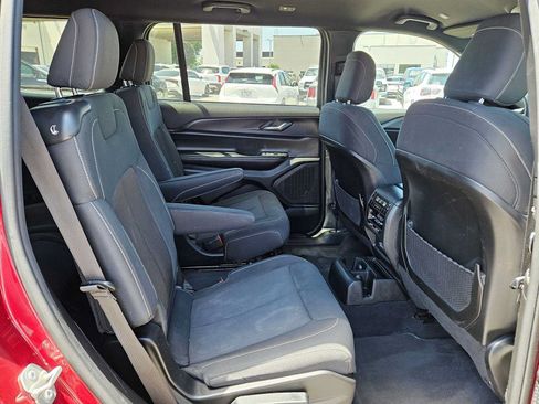 Used 2024 Jeep Grand Cherokee L Laredo RWD image 20