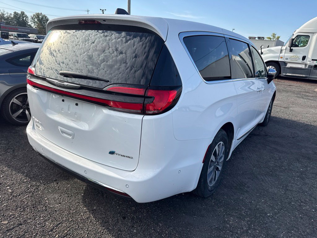 Used 2023 Chrysler Pacifica Limited FWD image 10