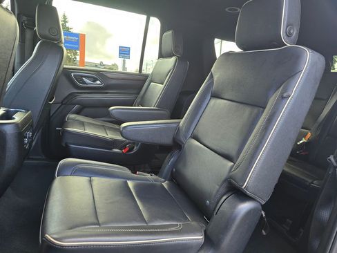 Used 2023 Chevrolet Suburban Premier AWD/4WD image 17
