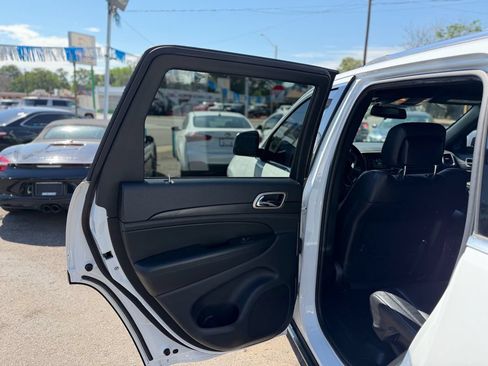 Used 2015 Jeep Grand Cherokee Laredo w/ Quick Order Package 23E AWD/4WD image 26