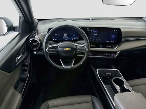 Used 2025 Chevrolet Equinox LT w/ Convenience Package II FWD image 26