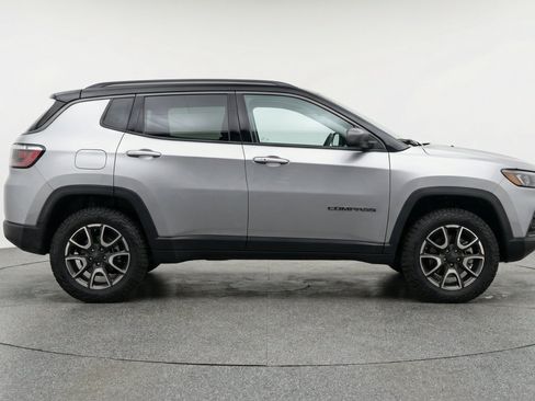 Used 2025 Jeep Compass Trailhawk AWD/4WD image 11