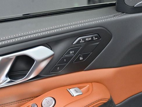 Used 2024 BMW X7 xDrive40i w/ M Sport Package image 11