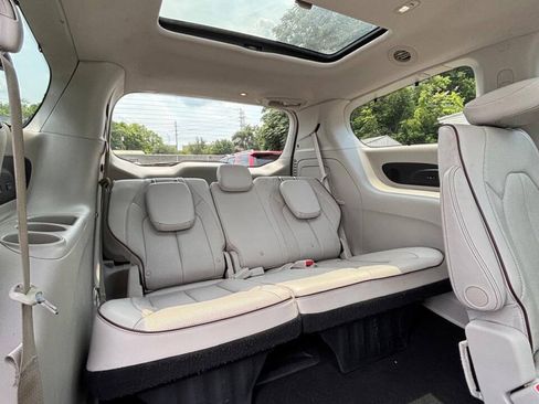 Used 2017 Chrysler Pacifica Limited FWD image 20