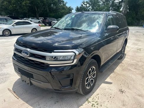Used 2024 Ford Expedition XLT AWD/4WD image 2