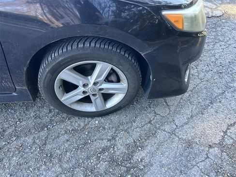 Used 2012 Toyota Camry SE image 9