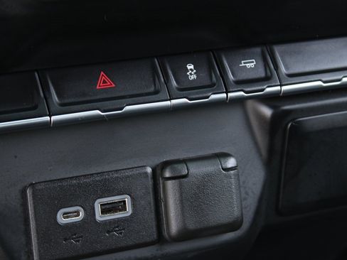 Used 2022 Chevrolet Silverado 3500 W/T image 29