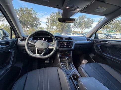 Used 2023 Volkswagen Tiguan SE image 14