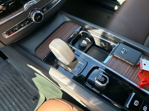 Used 2023 Volvo XC60 B5 Plus w/ Protection Package Premier image 29