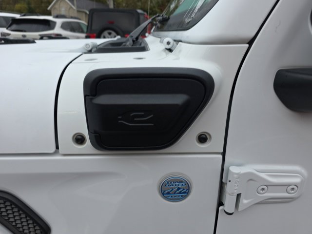 Used 2022 Jeep Wrangler Unlimited Sahara w/ Cold Weather Group AWD/4WD image 35
