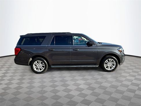 Used 2022 Ford Expedition Max XLT image 5