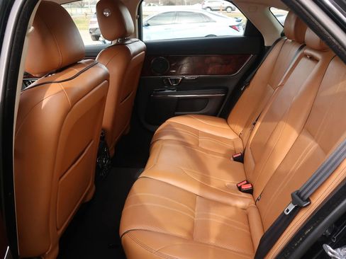Used 2016 Jaguar XJ R-Sport image 16