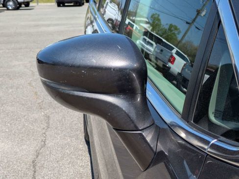 Used 2022 Chrysler Pacifica Touring-L FWD image 11