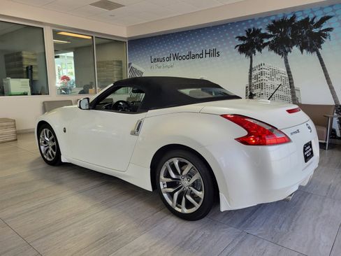 Used 2013 Nissan 370Z Roadster RWD image 3